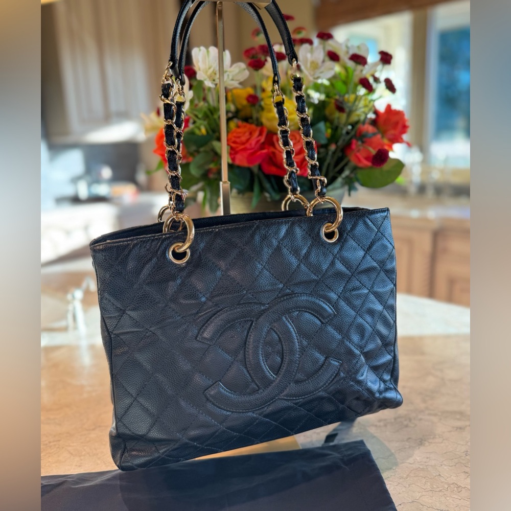 CHANEL CC Caviar Grand Shopping Tote
GHW Series #10 2005-06. COA Included